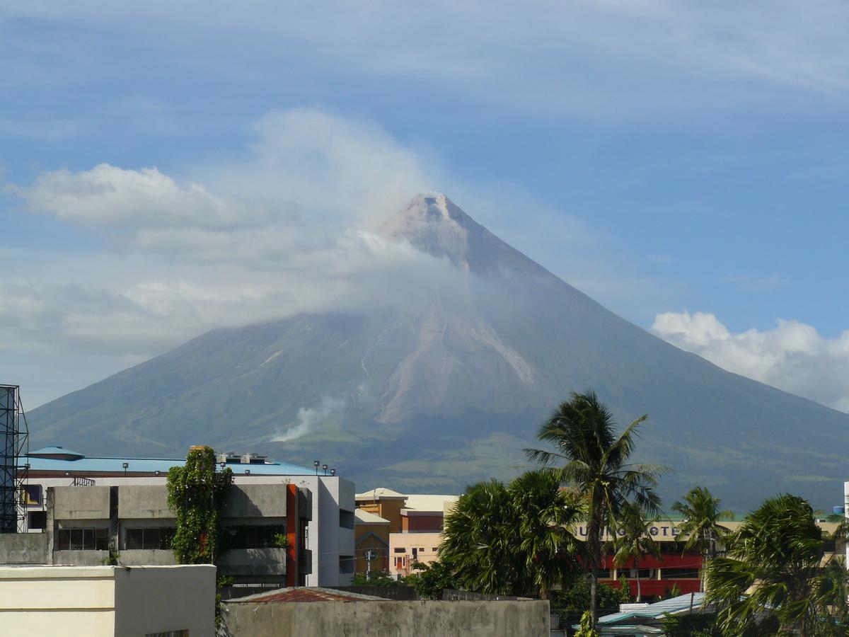 Third & Sean'S Place Legazpi Esterno foto